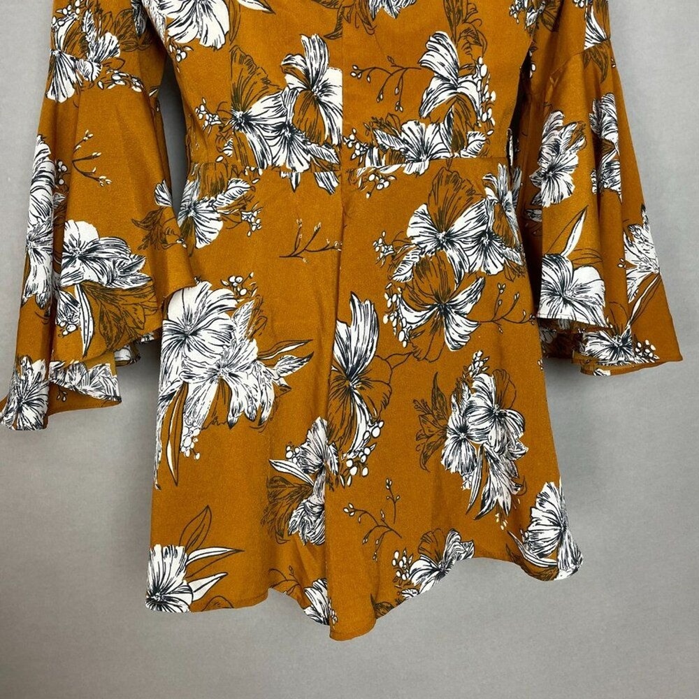 L'Atiste Romper Floral Flutter Bell Sleeve NO BELT Size Small Wrap-Style Mustard - Picture 9 of 16